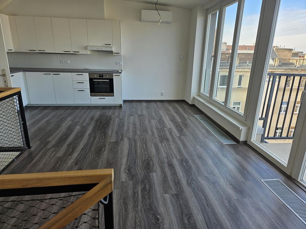 Pronájem bytu 4+kk 96 m² – fotografie 3