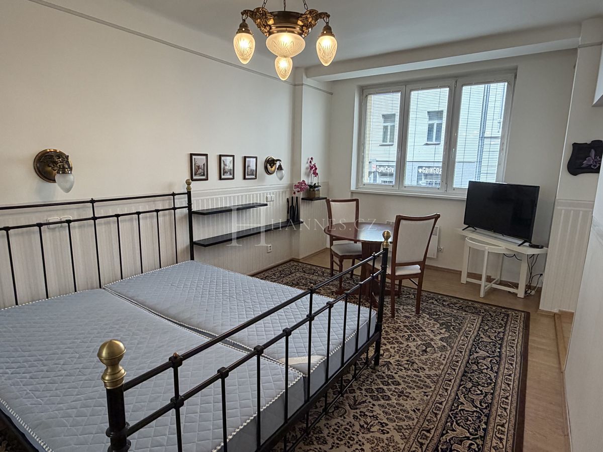Prodej bytu 1+1 38 m², Praha – fotka 1 z 3