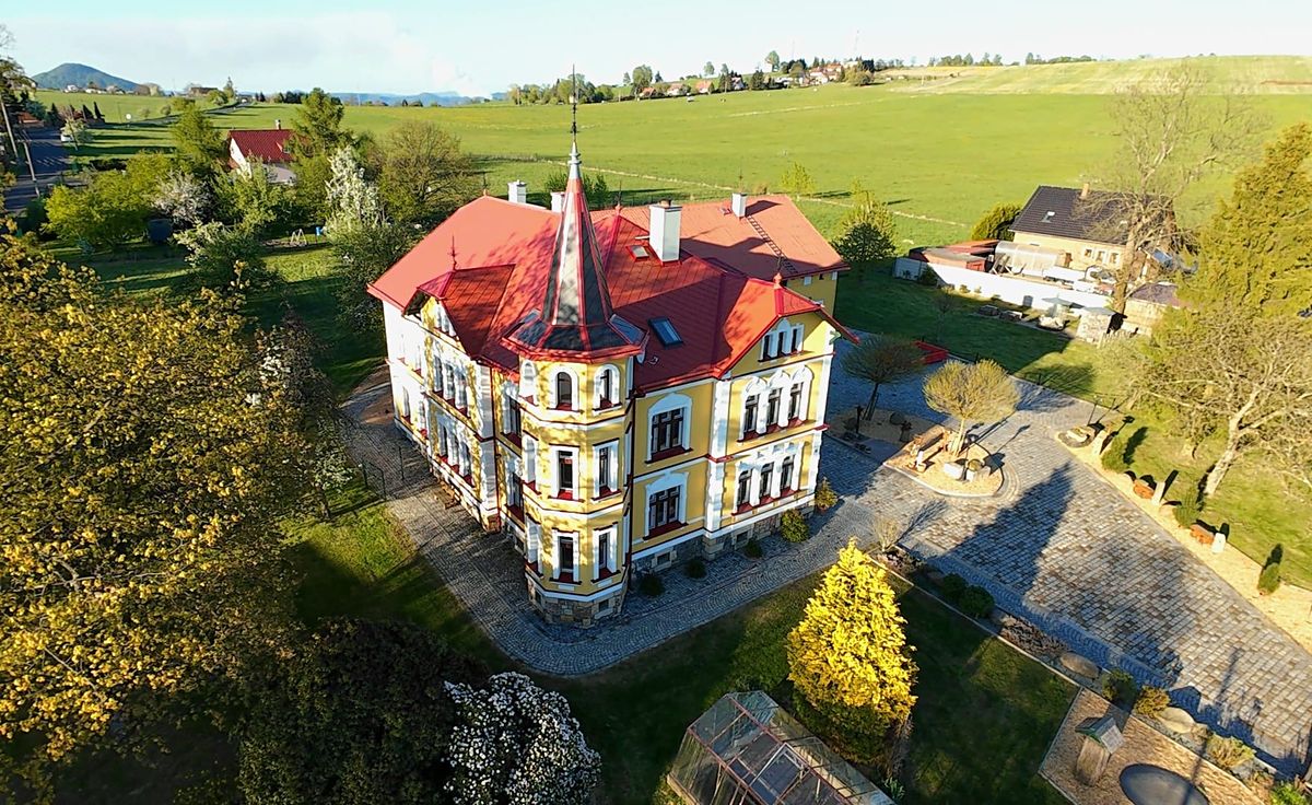 Prodej vily 415 m², pozemek 6445 m² – fotografie 2