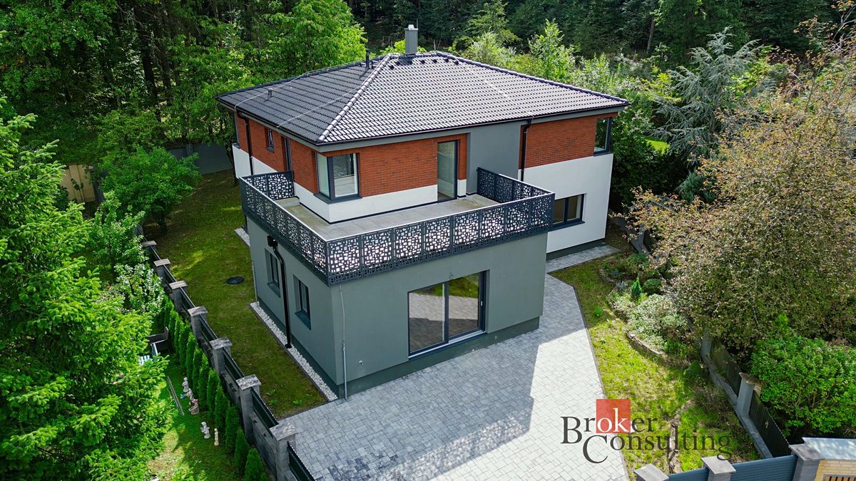 Prodej vily 316 m², pozemek 701 m², Plzeň – fotka 1 z 3