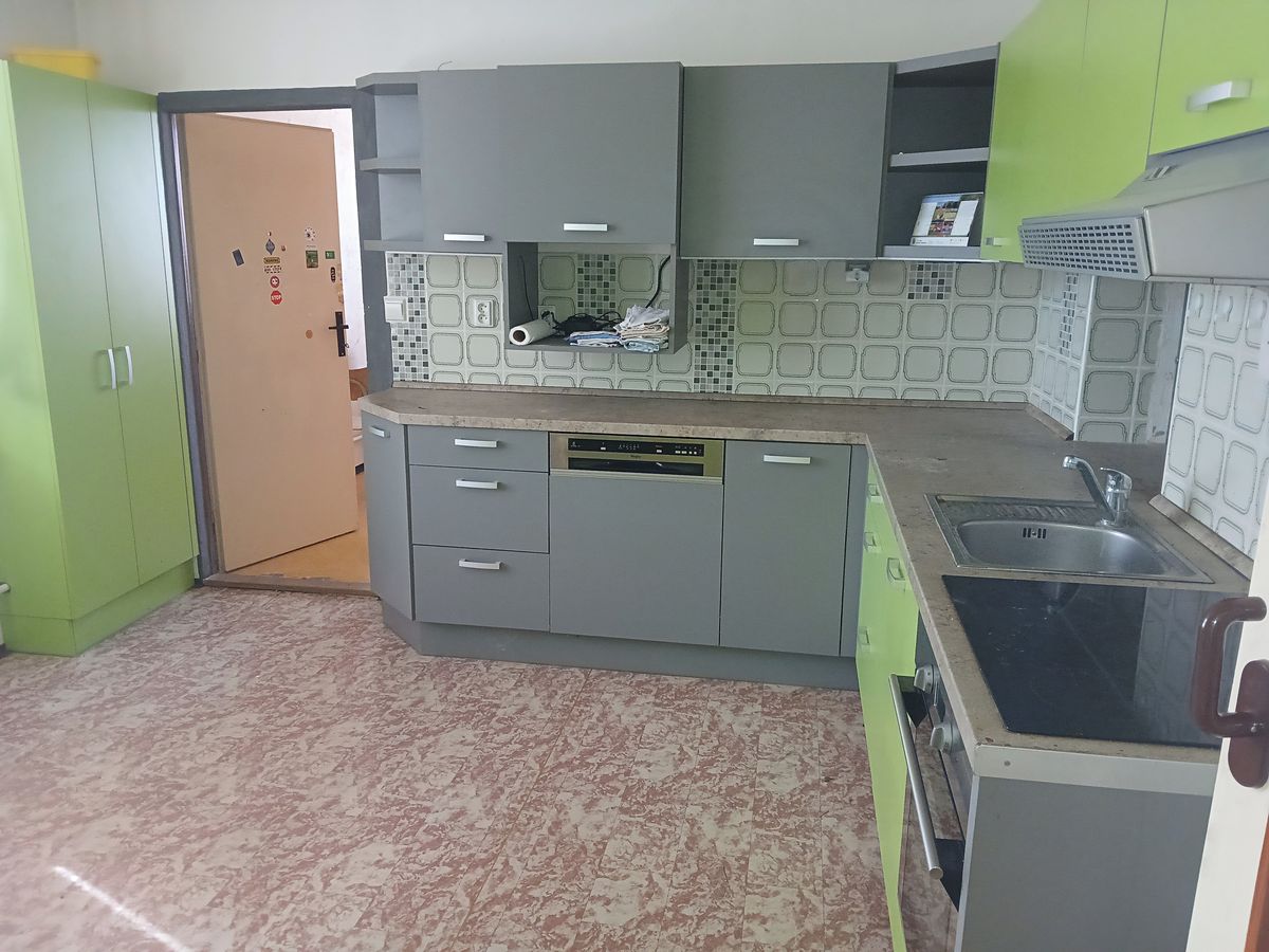 Prodej rodinného domu 180 m², pozemek 1448 m² – fotografie 2