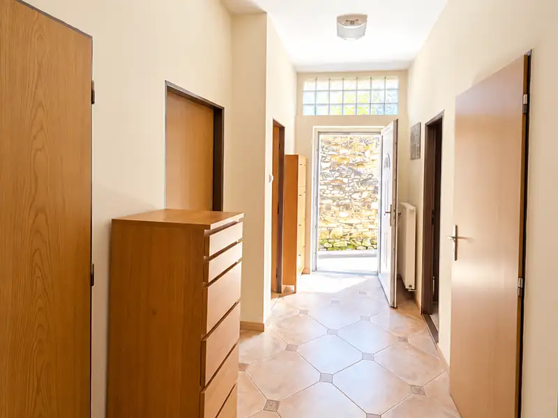 Pronájem rodinného domu 320 m², pozemek 1128 m², Tetín – náhled fotky 2