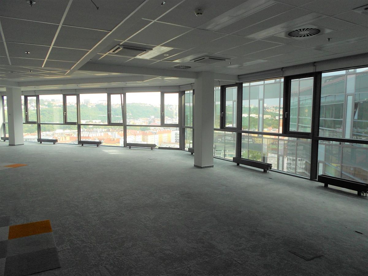 Pronájem kanceláře 798 m² – fotografie 5