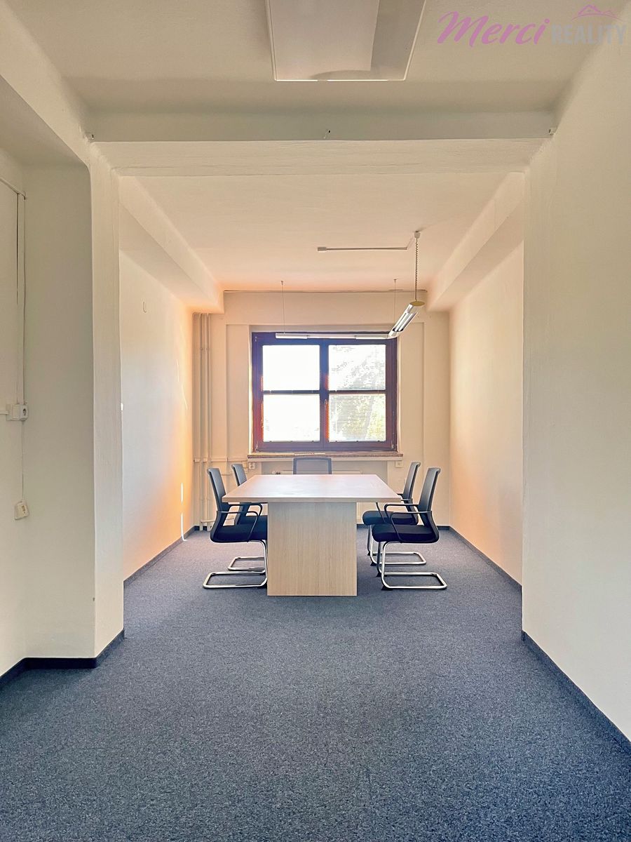 Pronájem kanceláře 43 m², Uherské Hradiště – fotka 1 z 3