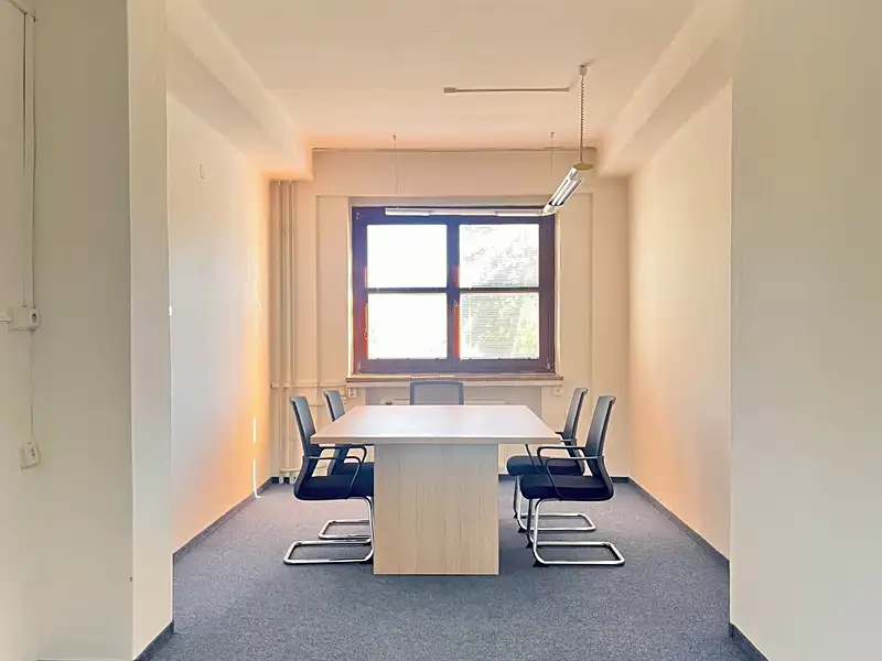 Pronájem kanceláře 43 m², Uherské Hradiště – náhled fotky 1