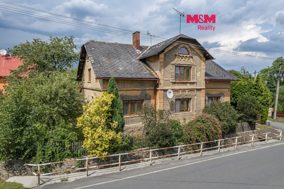 Prodej rodinného domu 266 m², pozemek 870 m²