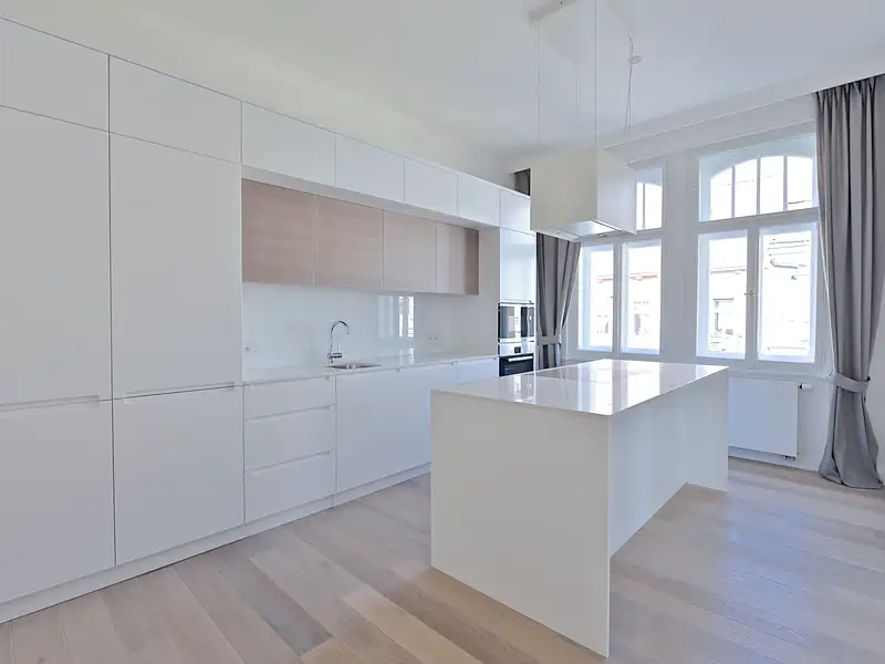 Pronájem bytu 3+1 137 m², Praha – náhled fotky 3