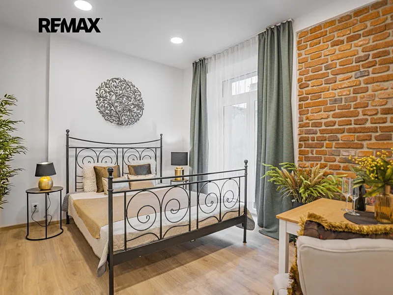 Prodej bytu 1+kk v osobním vlastnictví 20 m², Praha 5 - Smíchov
