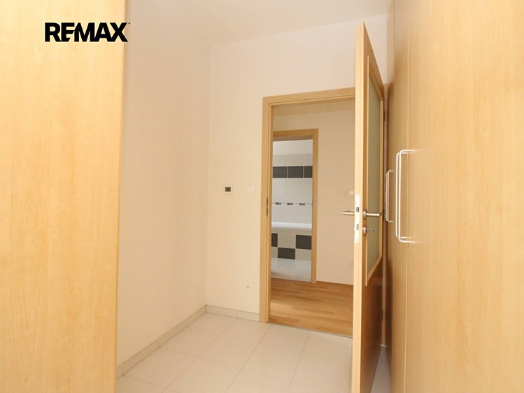 Pronájem bytu 2+kk, 64 m² (14 z 19)