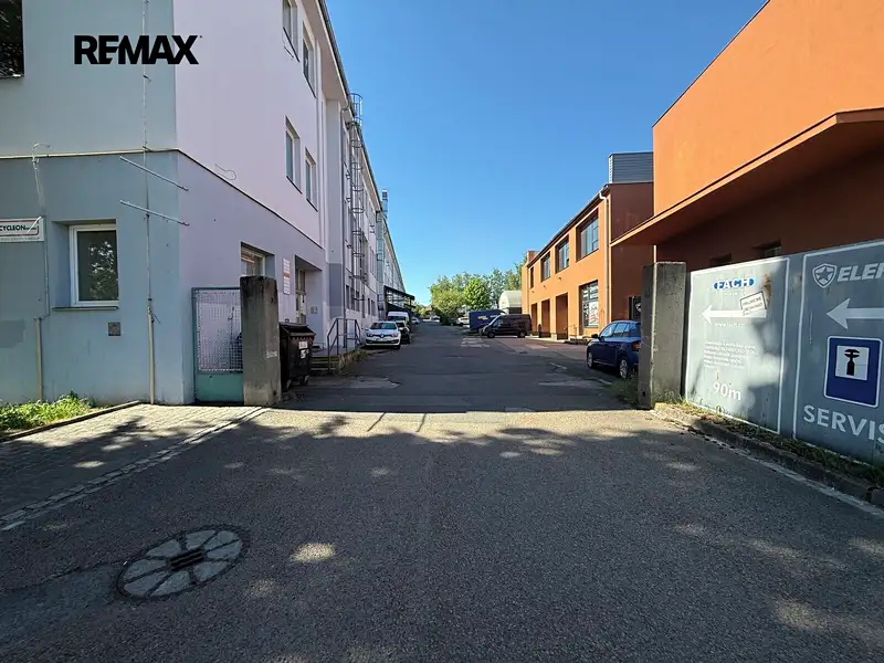 Pronájem skladového prostoru 600 m², Rokycany – náhled fotky 2