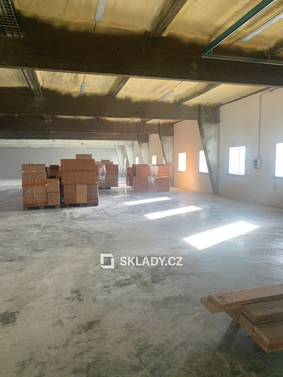 Pronájem skladového prostoru 1200 m², Děčany – fotka 1 z 3