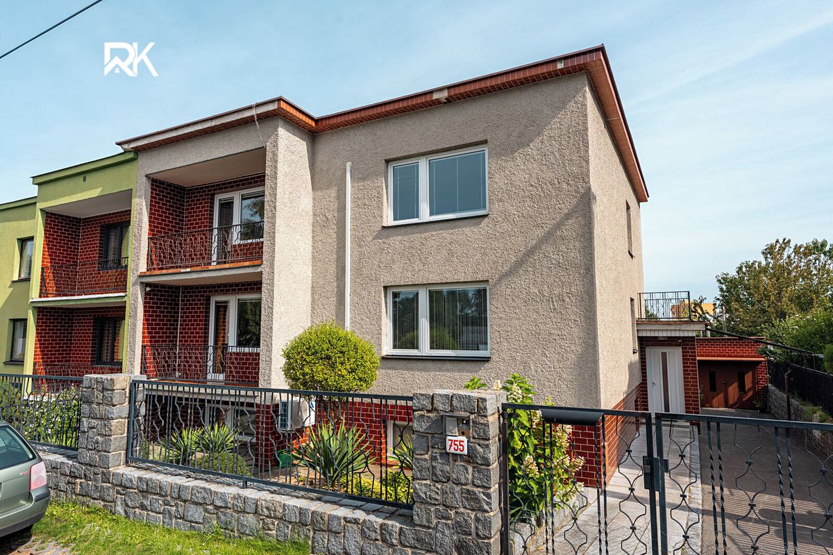 Prodej rodinného domu 252 m², pozemek 658 m², Kolín – fotka 1 z 3