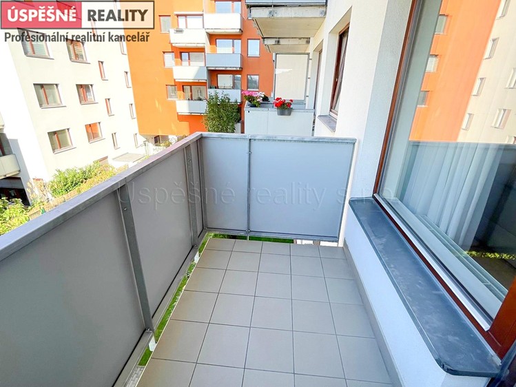 Pronájem bytu 2+kk, 52 m² (13 z 27)