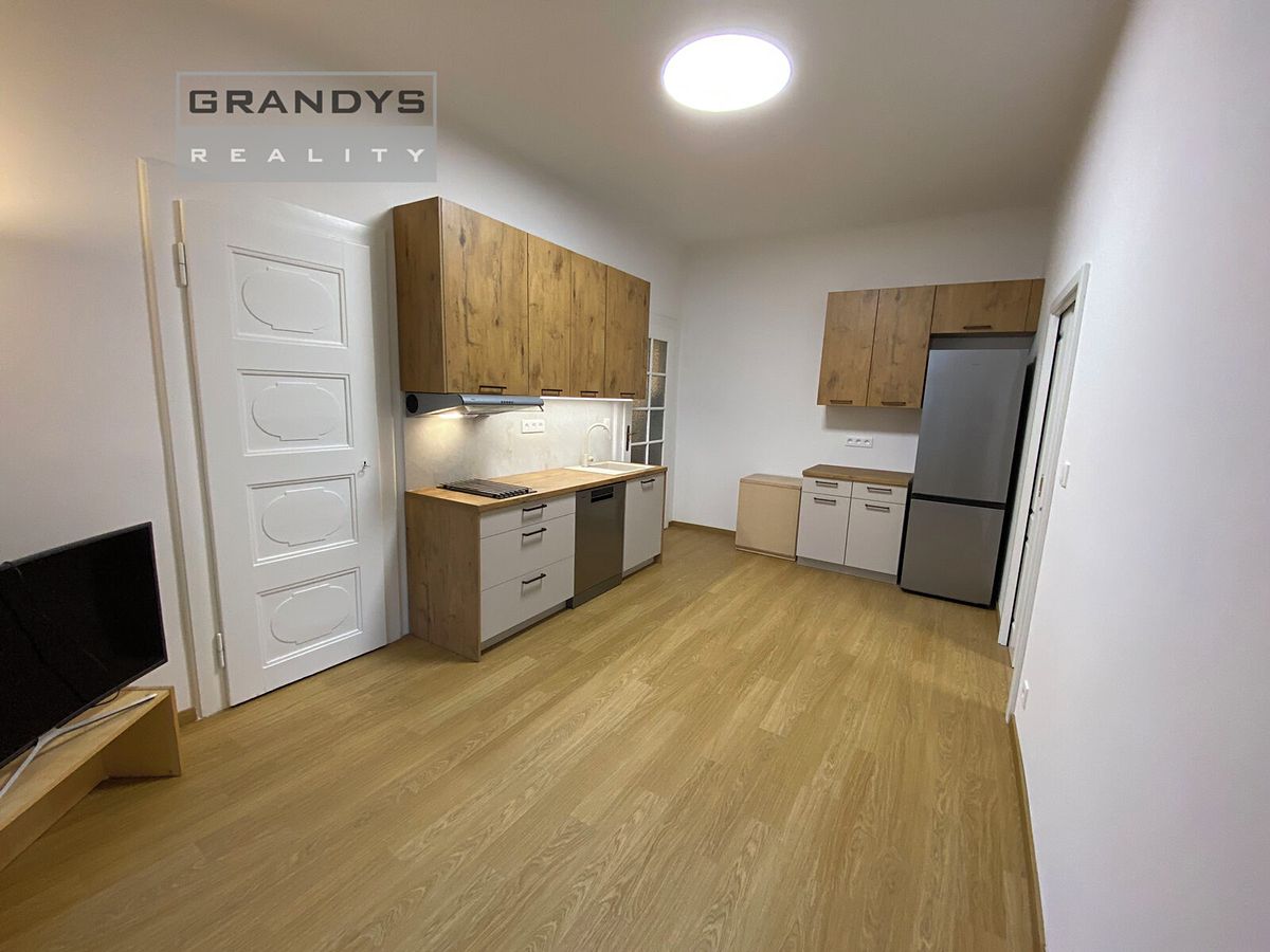 Pronájem bytu 2+kk 40 m² – fotografie 5