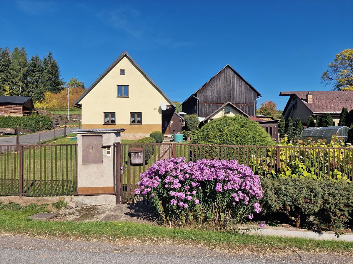 Prodej rodinného domu 219 m², pozemek 934 m², Studenec – fotka 1 z 3