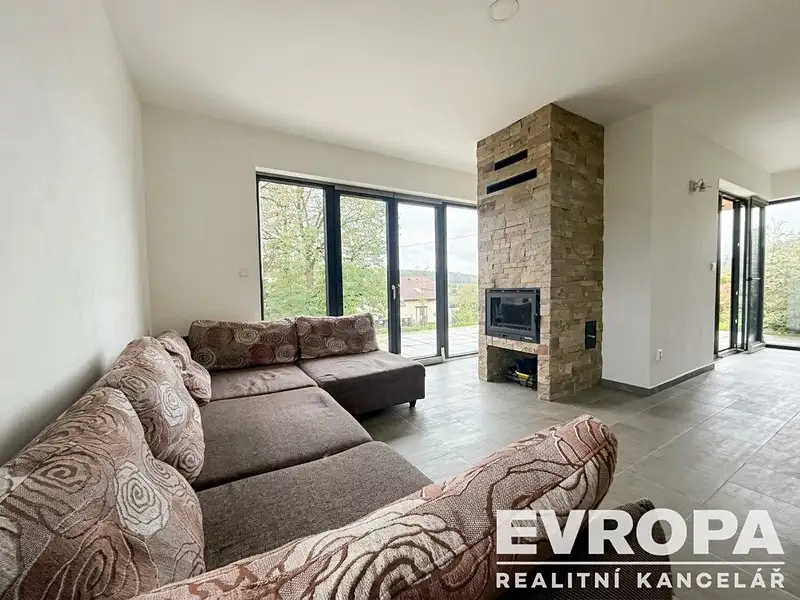 Prodej rodinného domu 378 m², pozemek 1262 m², Neveklov – náhled fotky 3