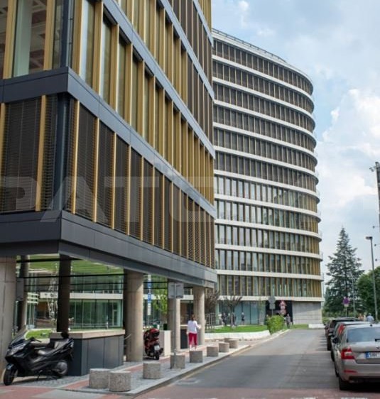 Pronájem komerčního prostoru, 1 070 m² (10 z 12)