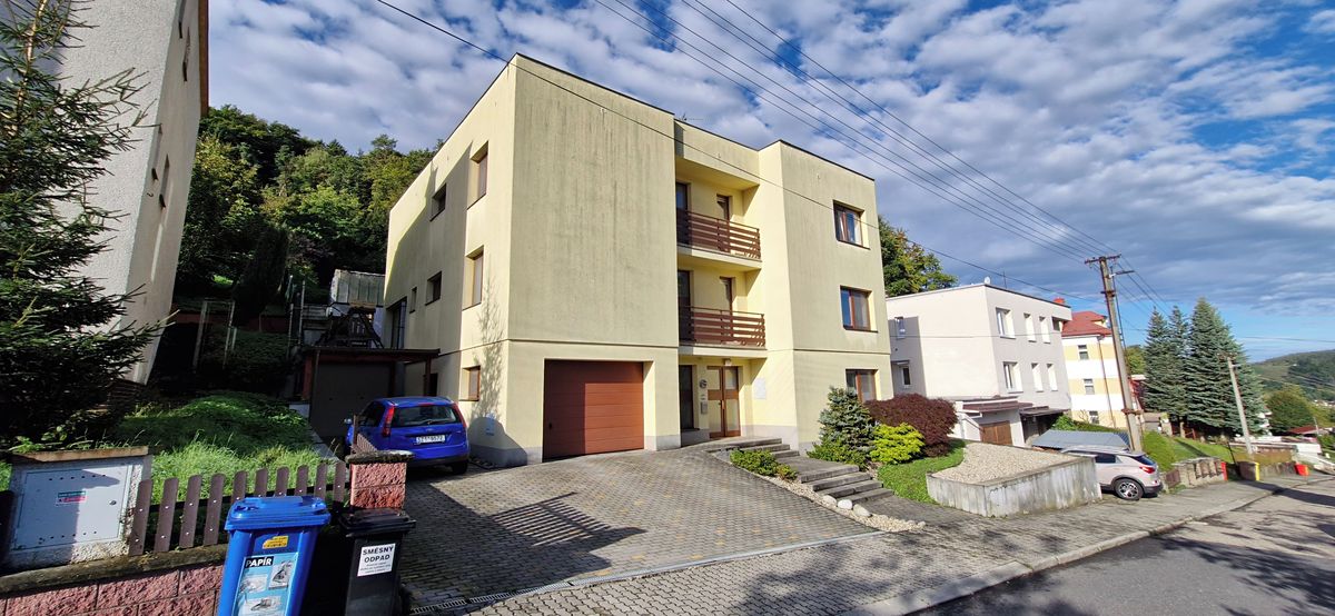 Pronájem rodinného domu 250 m², pozemek 1554 m², Luhačovice – fotka 1 z 3