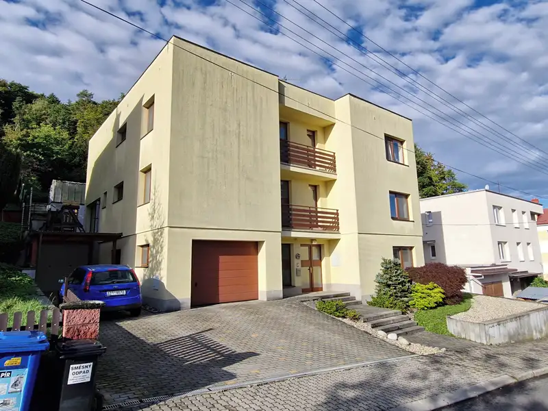 Pronájem rodinného domu 250 m², pozemek 1554 m², Luhačovice – náhled fotky 1
