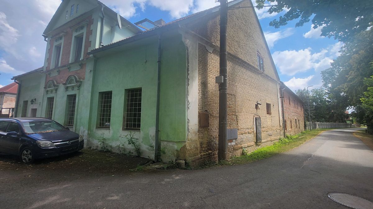 Dražba rodinného domu 483 m², pozemek 770 m², Hořesedly – fotka 1 z 3