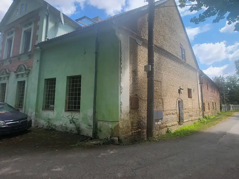 Dražba rodinného domu 483 m², pozemek 770 m², Hořesedly – náhled fotky 1