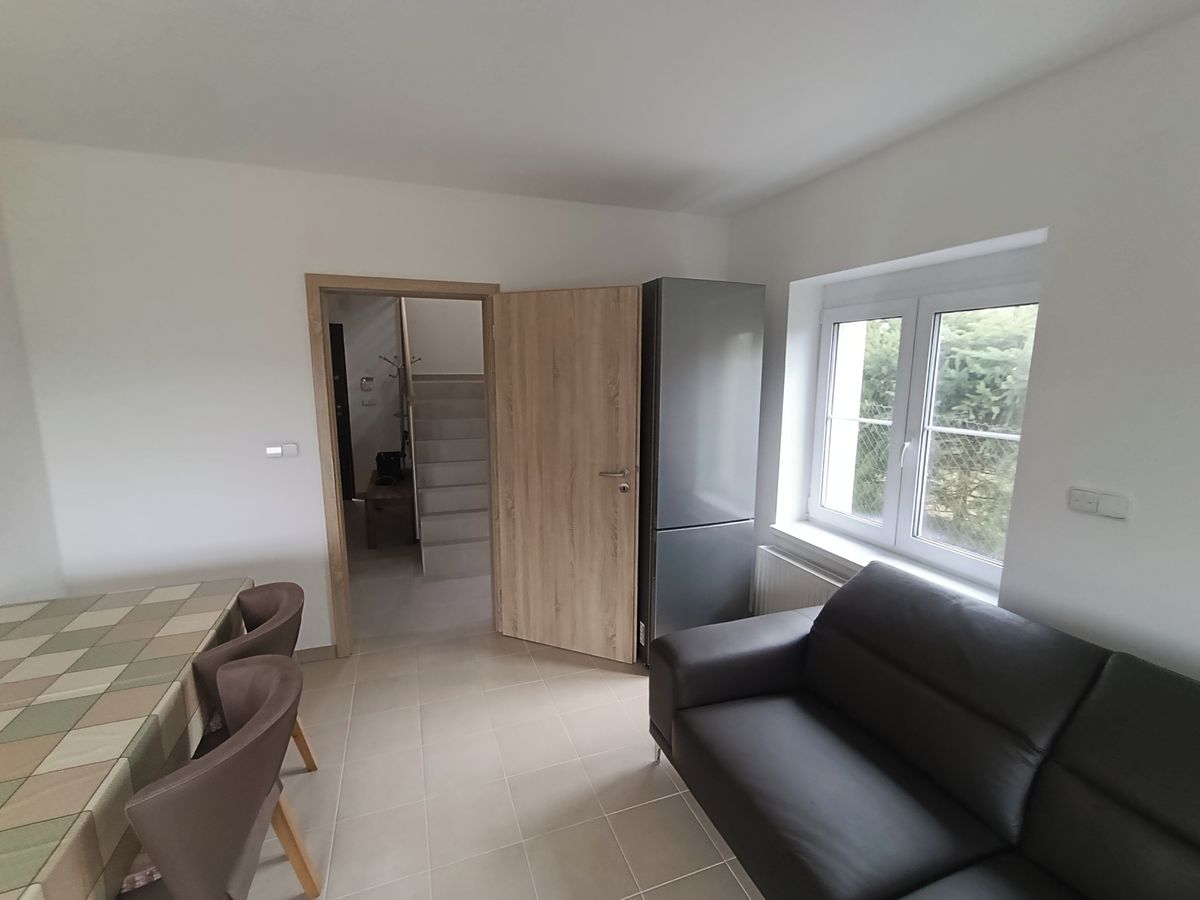 Pronájem rodinného domu 122 m², pozemek 400 m², Březina – fotka 1 z 3