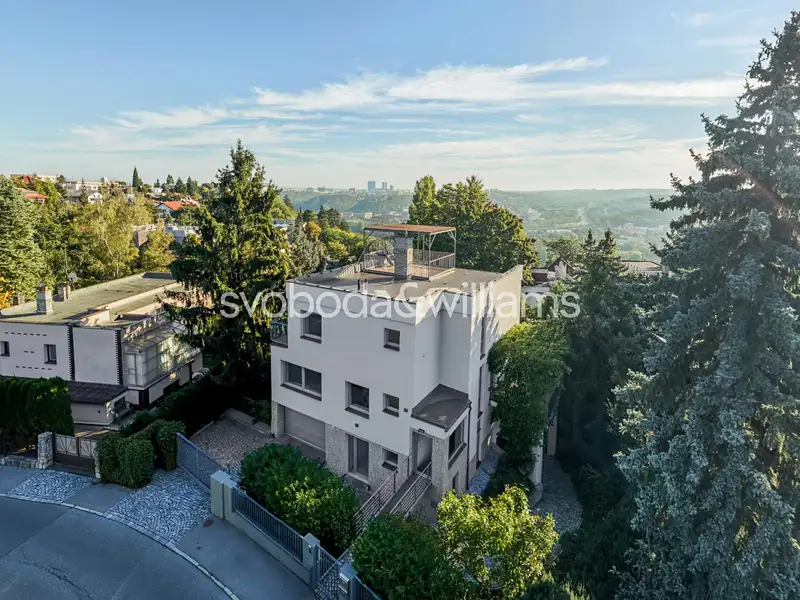 Prodej rodinného domu 304 m², pozemek 747 m², Praha – náhled fotky 1