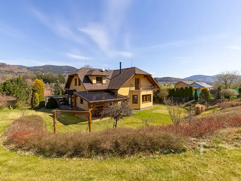 Prodej rodinného domu 232 m², pozemek 3382 m², Lipová-lázně – náhled fotky 1