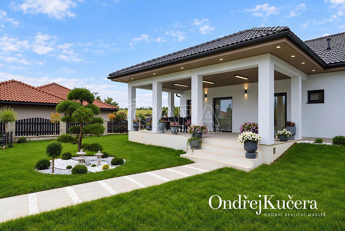 Prodej rodinného domu 200 m², pozemek 1000 m², Jeviněves – fotka 1 z 3