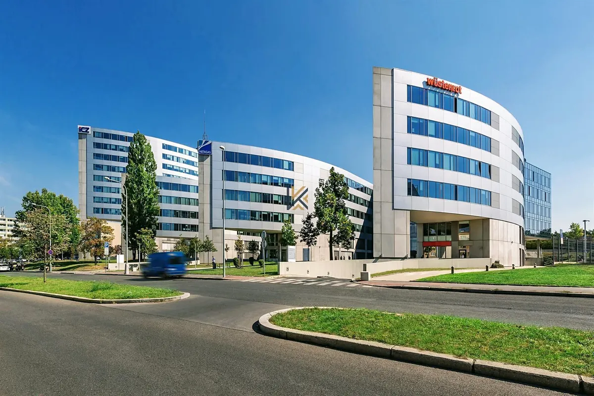 Pronájem kanceláře 1282 m²