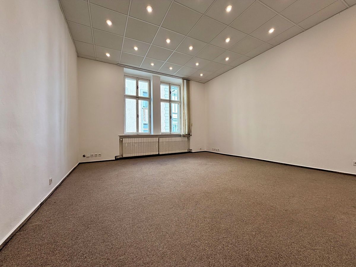 Pronájem kanceláře 112 m², Plzeň – fotka 1 z 3
