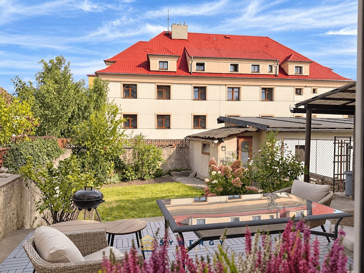 Prodej rodinného domu 200 m², pozemek 210 m² – fotografie 2