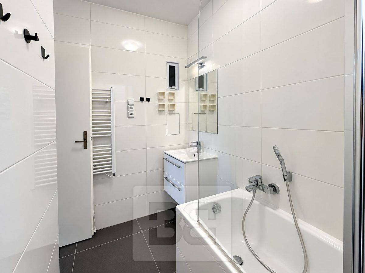 Pronájem bytu 1+kk 27 m² – fotografie 3