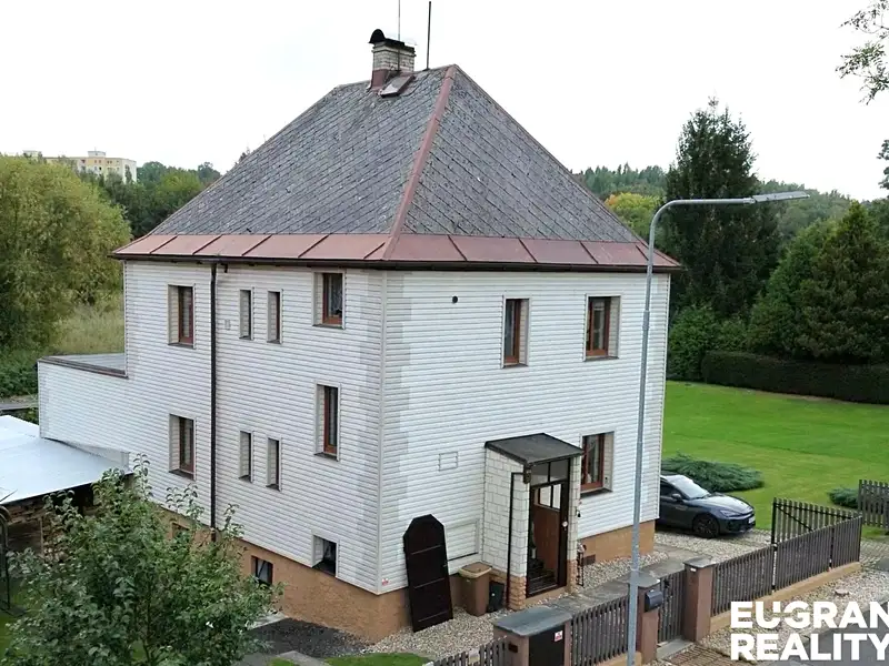 Prodej rodinného domu 180 m², pozemek 1272 m², Rumburk – náhled fotky 1