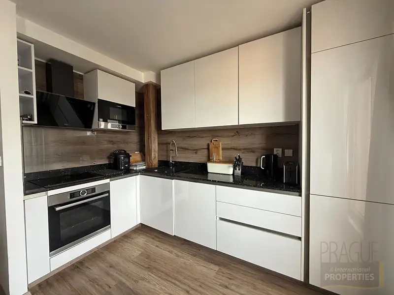 Prodej bytu 2+1 110 m², Praha – náhled fotky 2