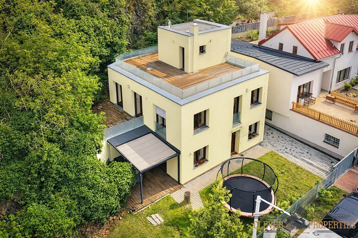 Prodej rodinného domu 260 m², pozemek 359 m²