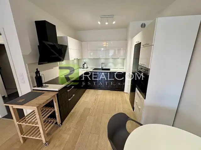 Pronájem bytu 2+kk 78 m², Praha – náhled fotky 2