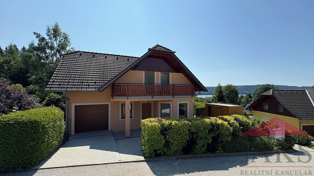Prodej rodinného domu 228 m², pozemek 1050 m²