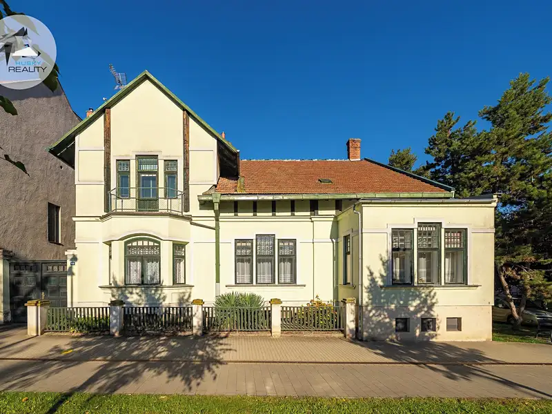 Prodej rodinného domu 268 m², pozemek 1048 m², Napajedla – náhled fotky 1