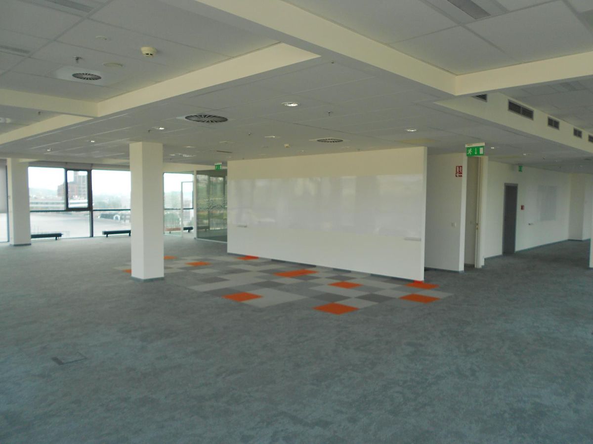 Pronájem kanceláře 1077 m² – fotografie 2