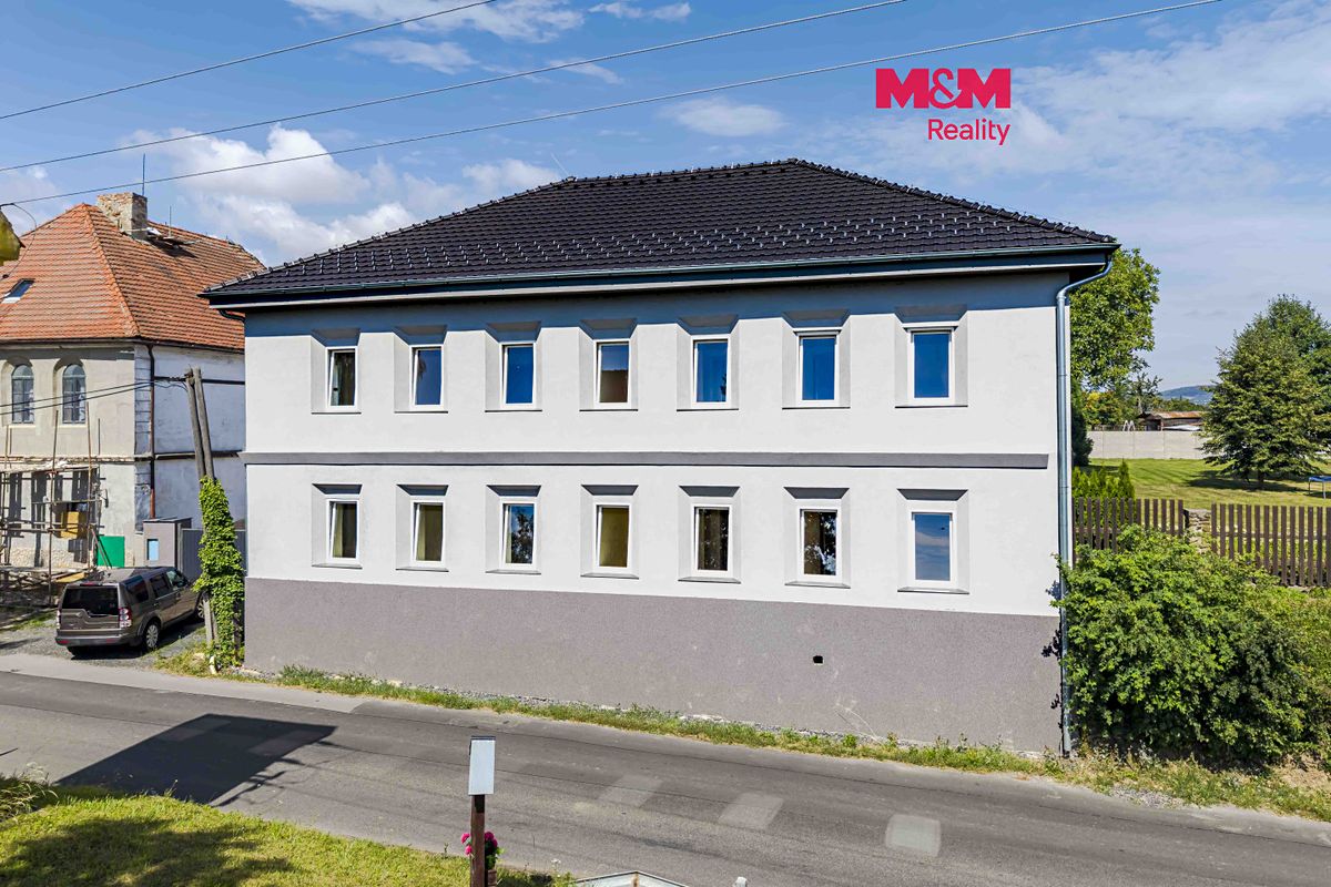Pronájem rodinného domu 302 m², pozemek 421 m², Vrátno – fotka 1 z 3