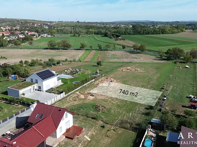 Prodej stavebního pozemku 740 m², Pravlov – náhled fotky 1