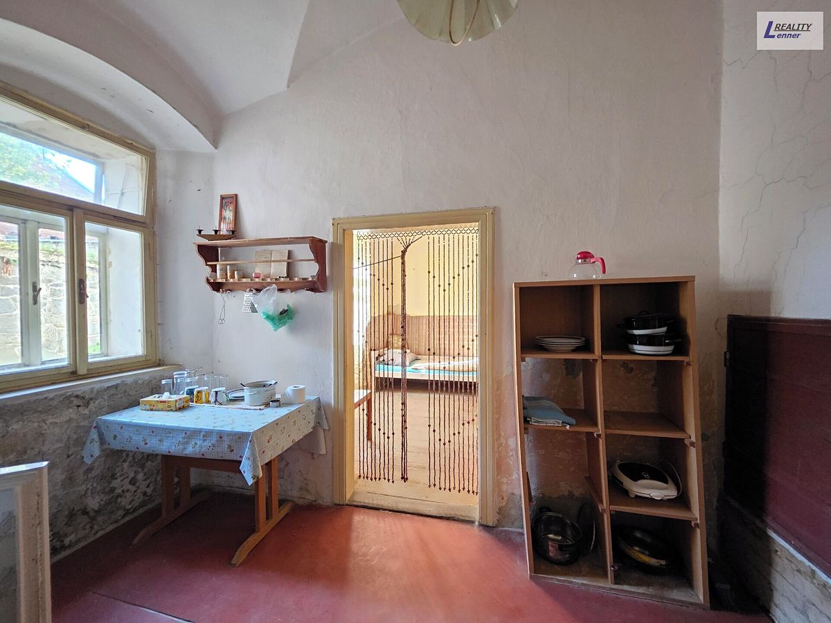 Prodej rodinného domu 300 m², pozemek 217 m² – fotografie 3