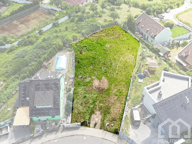 Prodej stavebního pozemku 1110 m², Beroun – náhled fotky 1