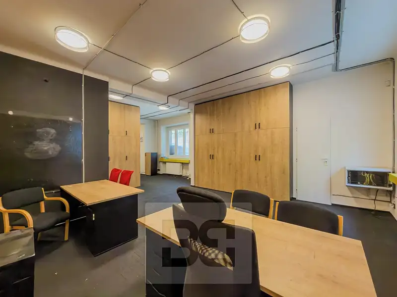 Pronájem kanceláře 118 m², Praha – náhled fotky 1