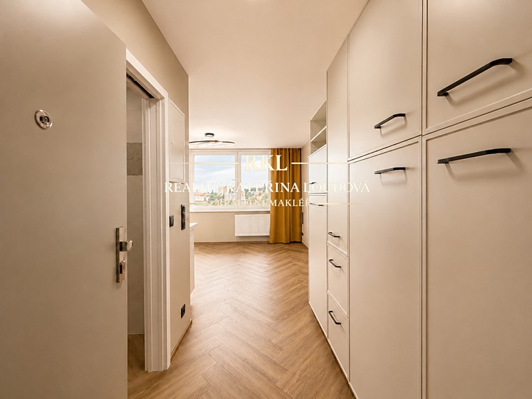Pronájem bytu 1+kk, 27 m² (6 z 7)