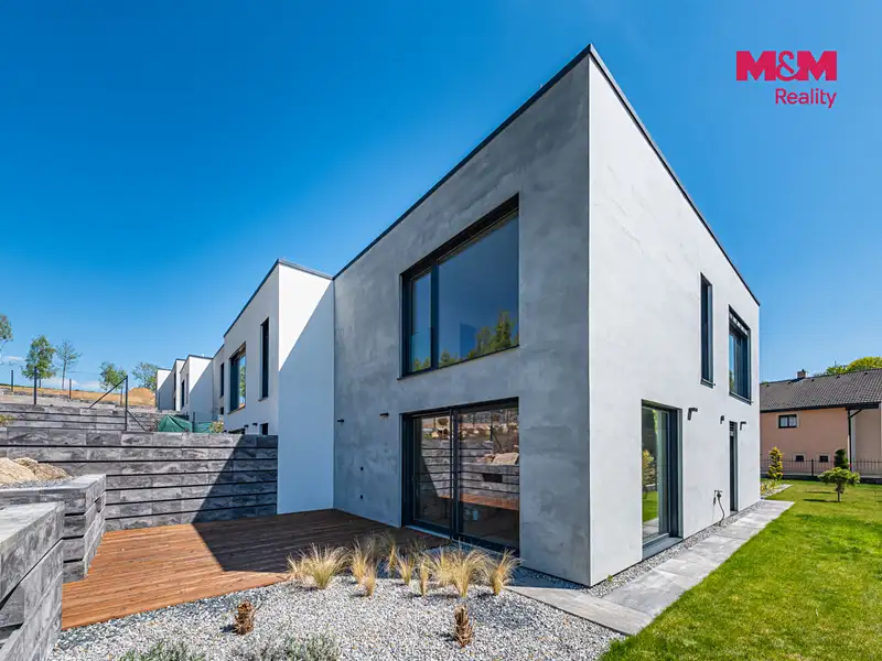 Prodej rodinného domu 201 m², pozemek 940 m², Velké Popovice – náhled fotky 2