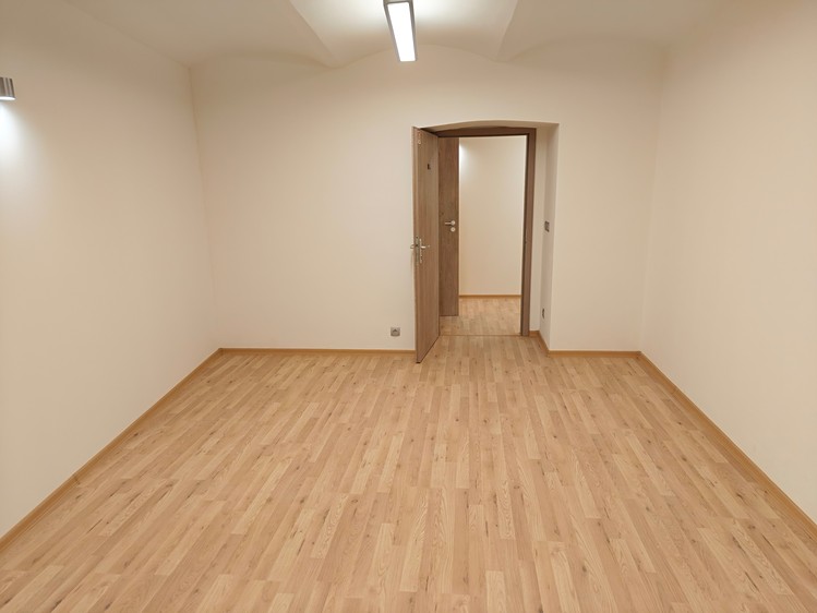 Комерційне приміщення на продаж, 65 м² (10 з 15)