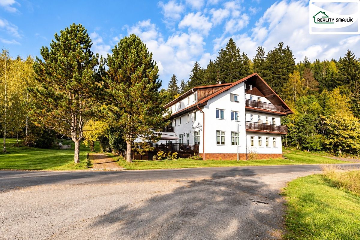 Prodej ubytovacího zařízení 1015 m², Smolné Pece – fotka 1 z 3