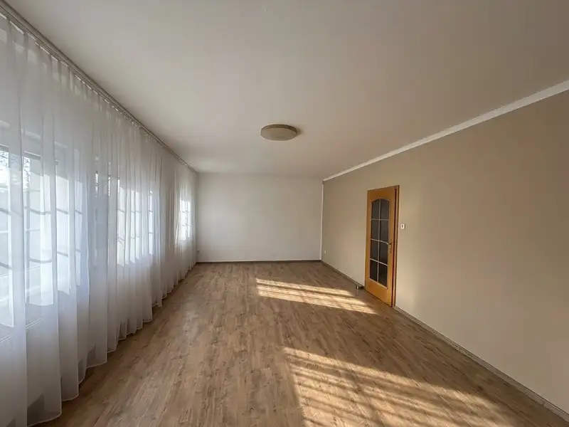 Pronájem rodinného domu 116 m², pozemek 948 m², Křenice – náhled fotky 2